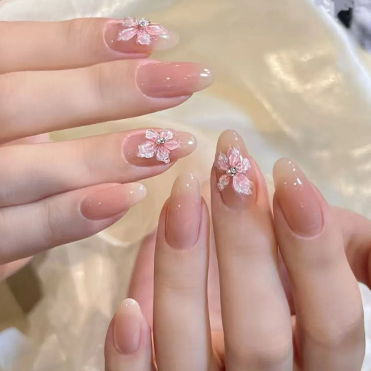 24pcs Short Oval French Fake Nails Flower Designs Press on Nails Almond Detachable Glossy Fake Nails Tips Full Cover Nail Tips