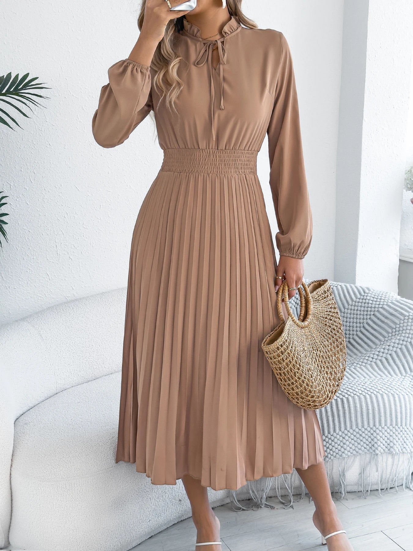 New Arrival Elegant V-Neck Lace-Up Pleated Maxi Dress – Autumn/Spring 2026