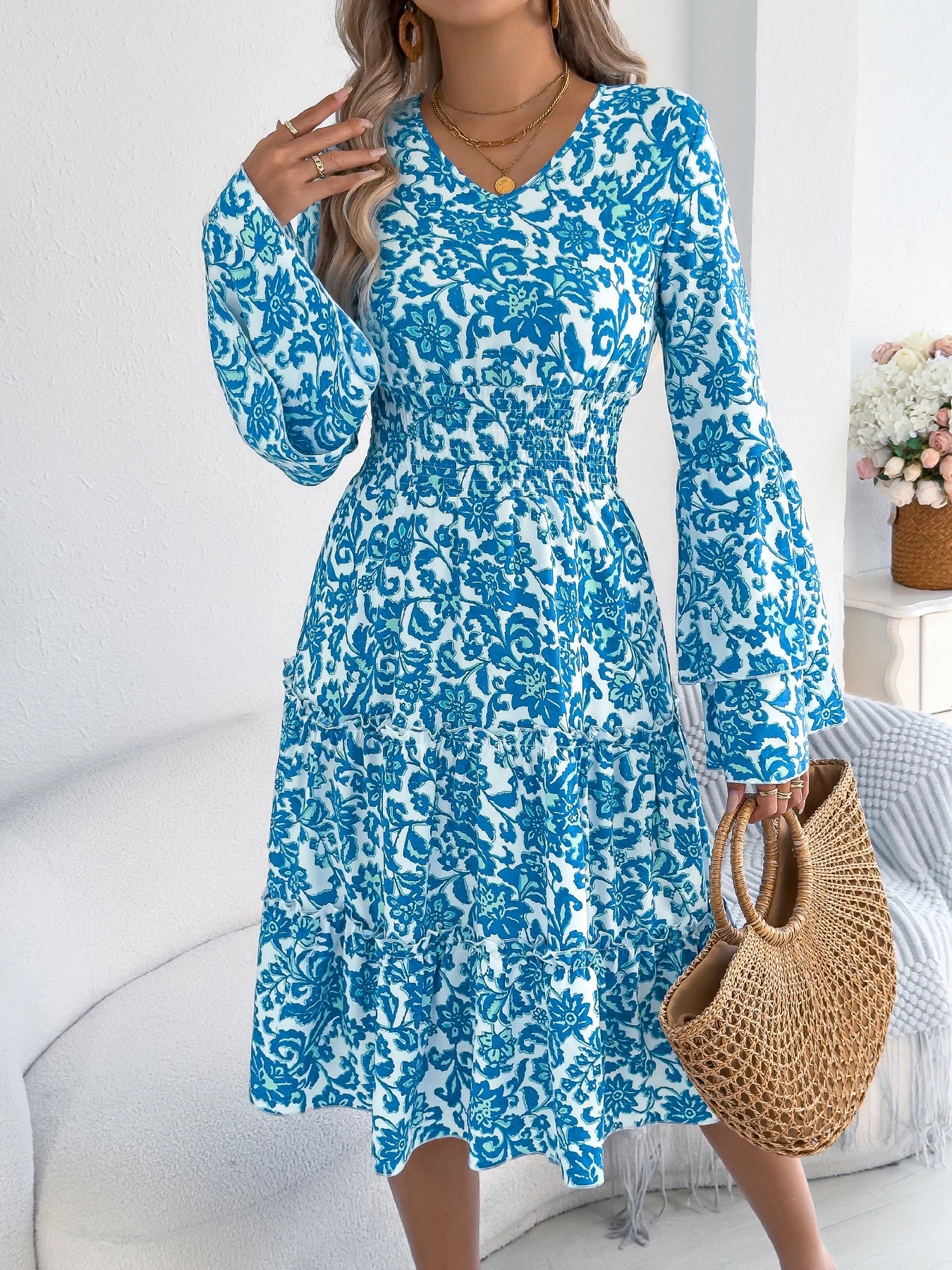 New Arrival Elegant V-Neck Contrast Floral Print Dress – Ruffled Flare Sleeve (Spring)