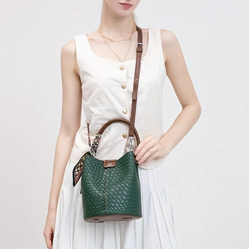 Fashionable Large Capacity Women's Crossbody Bags, Leather Retro Versatile Single Shoulder Bucket Bag, Suitable for Commuting