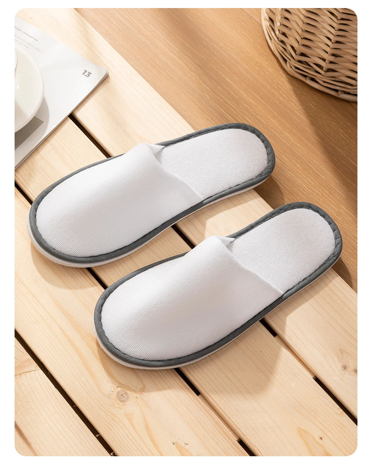 5-Pack Disposable Hotel Slippers – White, Closed-Toe, Non-Slip Bathroom Use | طقم 5 شباشب فندقية للاستعمال مرة واحدة – بيضاء، مغلقة من الأمام، مانعة للانزلاق