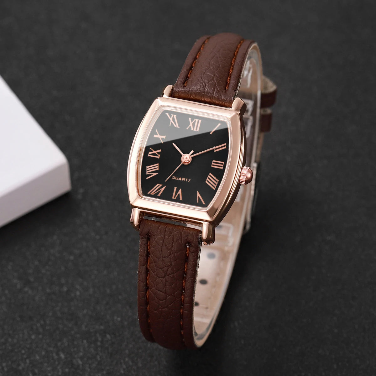 Elegant Tonneau Women Quartz Watch Leather Strap Roman Dial Fashion Ladies Wristwatches Relogio Feminino（Without Box）