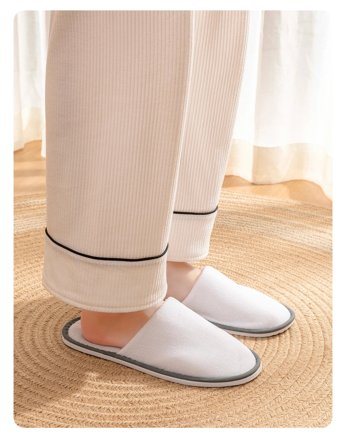 5-Pack Disposable Hotel Slippers – White, Closed-Toe, Non-Slip Bathroom Use | طقم 5 شباشب فندقية للاستعمال مرة واحدة – بيضاء، مغلقة من الأمام، مانعة للانزلاق