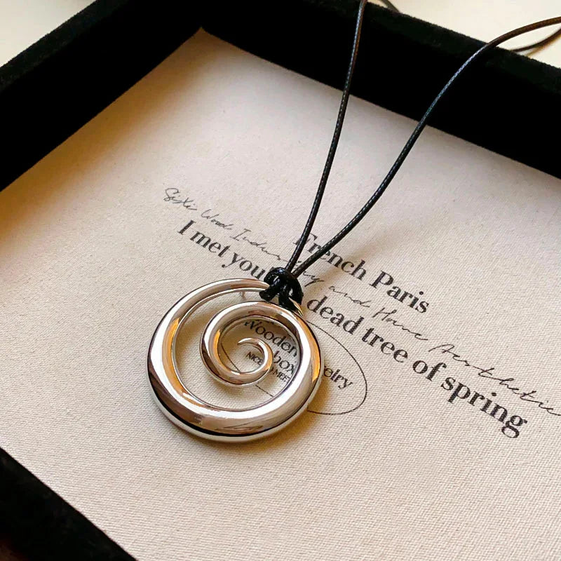 LATS Red Heart Pendant Necklace Vintage 80s Aesthetic Love Inspired Choker New Fashion Romantic Heart Necklace for Women