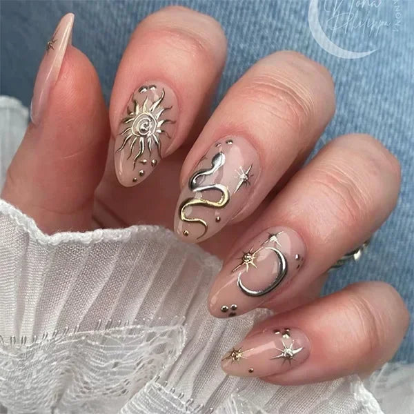 24 قطعة أظافر صناعية بشكل لوزي مع لاصق وديكور فضي – 24Pcs Almond Shape Fake Nails with Glue & Silver Bow Design