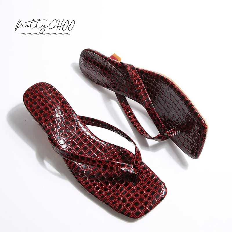 Women’s Crocodile Print Kitten Heel Flip-Flops – Square Toe Clip-Toe Stiletto Sandals for Summer | شبشب نسائي بكعب كيتن ونقشة جلد التمساح – مقدمة مربعة ورباط بين الأصابع لصيف أنيق