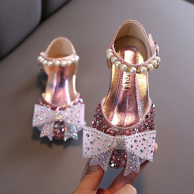 ✨ Girls Princess Sandals – Rhinestone & Sequin Bow Dress Shoes (Flat Heel) | صندل أميرة للبنات – فيونكة لامعة بحبات كريستال وكعب مسطح