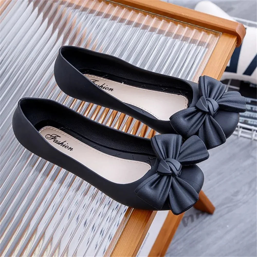 ✨ Women's Bow Tie Comfort Loafers – Anti-Skid Round Toe Slip-On Flats 🔷 أحذية نسائية مريحة بدون كعب – تصميم سهل اللبس مع فيونكة، نعل مطاطي مانع للانزلاق