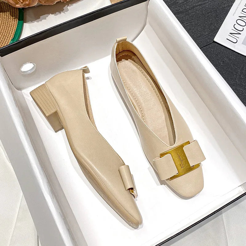 👞 Summer Women’s Low Heel Oxford Shoes – Square Toe, Metal Accent, Soft Leather | حذاء نسائي صيفي بكعب منخفض – مقدمة مربعة – جلد ناعم وزينة معدنية