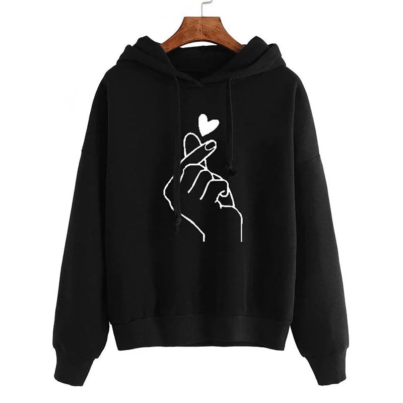 🧡 Korean Finger Heart Fleece Hoodie – Soft, Warm & Stylish | هودي فليس دافئ بتصميم قلب بالأصابع – موضة كورية خريفية أنيقة ومريحة