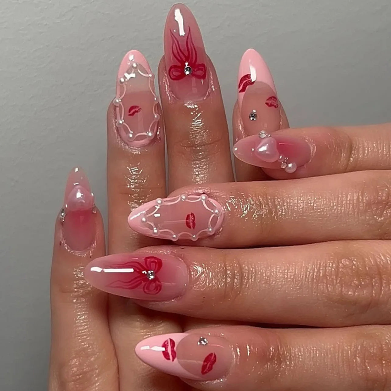 24pcs Sweet Detachable False Nails with Bowknots & Pearls – أظافر صناعية فاخرة قابلة للفك مزينة بفيونكات ولؤلؤ