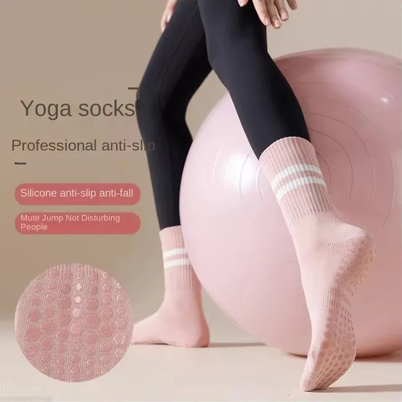 🧦 3-Pair Female Pilates/Yoga Anti-Slip Socks | ٣ أزواج جوارب نسائية لليوغا والبيلاتس ضد الانزلاق