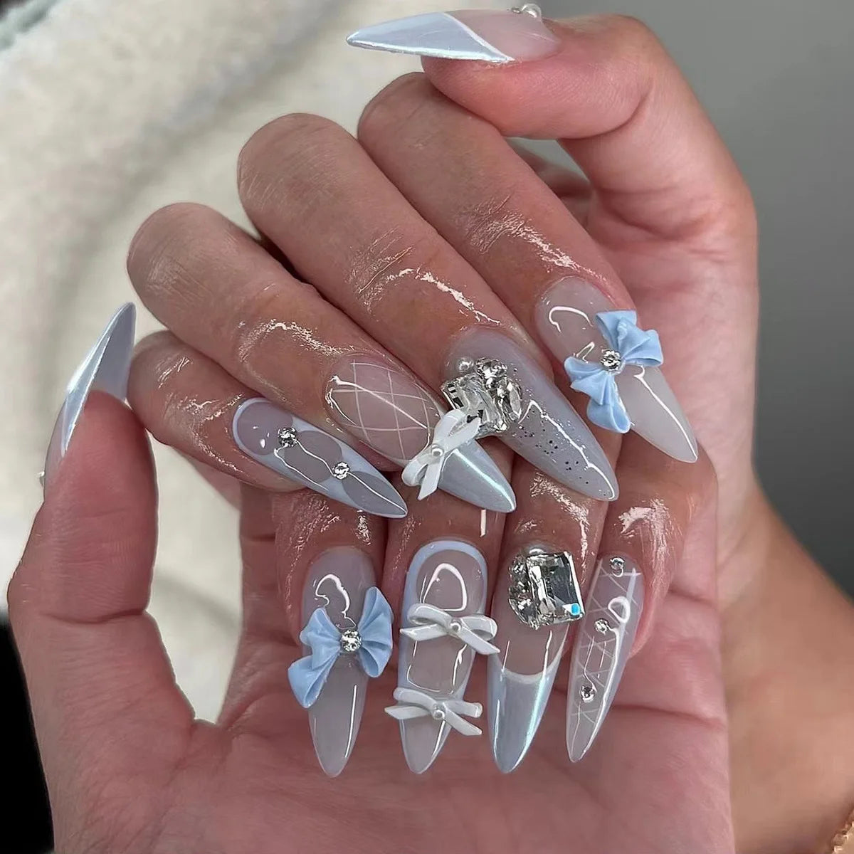 24pcs Sweet Detachable False Nails with Bowknots & Pearls – أظافر صناعية فاخرة قابلة للفك مزينة بفيونكات ولؤلؤ