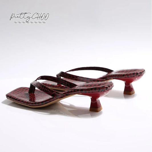 Women’s Crocodile Print Kitten Heel Flip-Flops – Square Toe Clip-Toe Stiletto Sandals for Summer | شبشب نسائي بكعب كيتن ونقشة جلد التمساح – مقدمة مربعة ورباط بين الأصابع لصيف أنيق