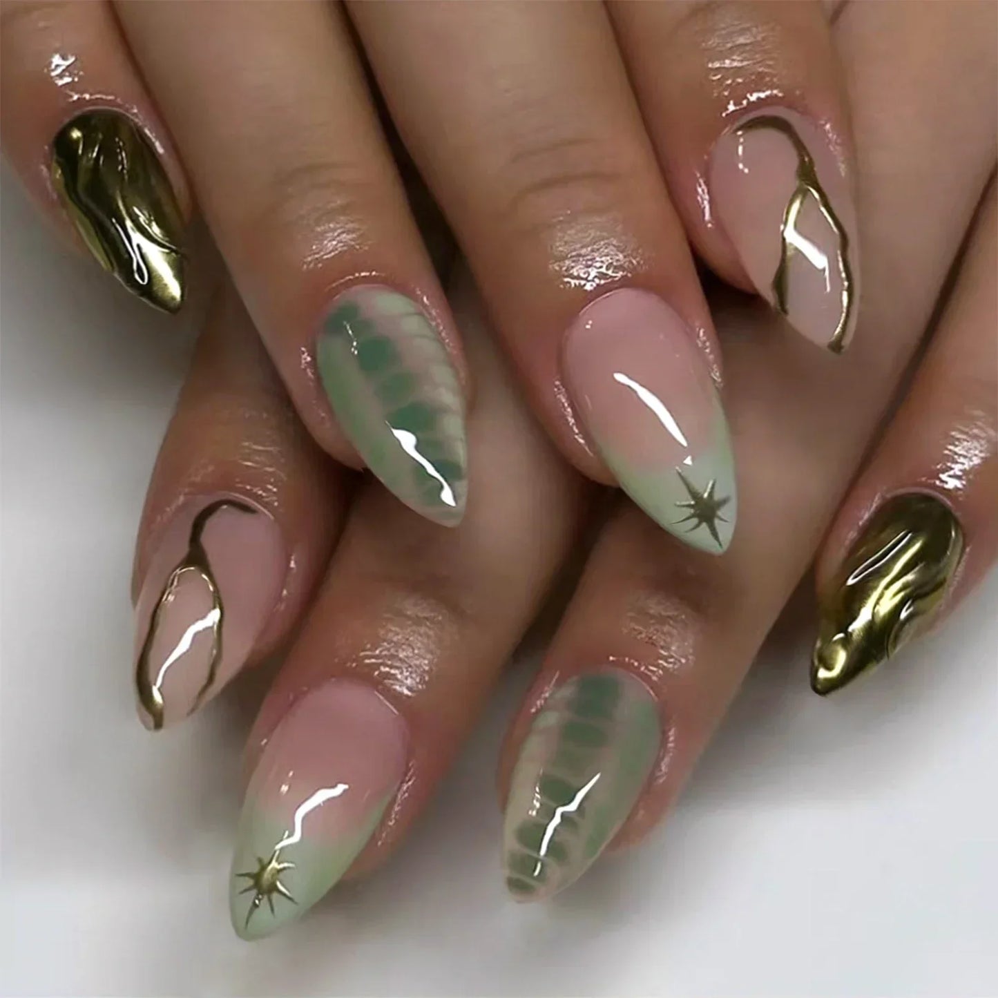 24 قطعة أظافر صناعية بشكل لوزي مع لاصق وديكور فضي – 24Pcs Almond Shape Fake Nails with Glue & Silver Bow Design