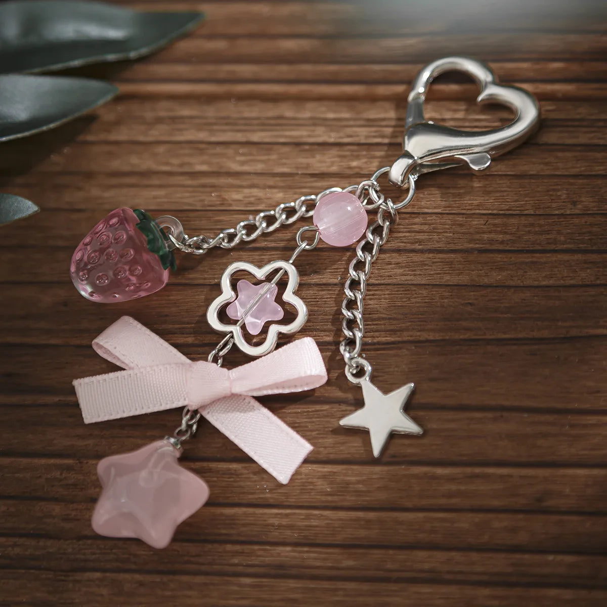 Y2K Flower, Star, Bow & Strawberry Pendant Keychain – Acrylic Bag & Pants Chain Accessory for Girls & Students | سلسلة مفاتيح Y2K بتعليقات زهر، نجمة، فيونكة وفراولة – إكسسوار أكريليك عصري للحقائب والبناطيل