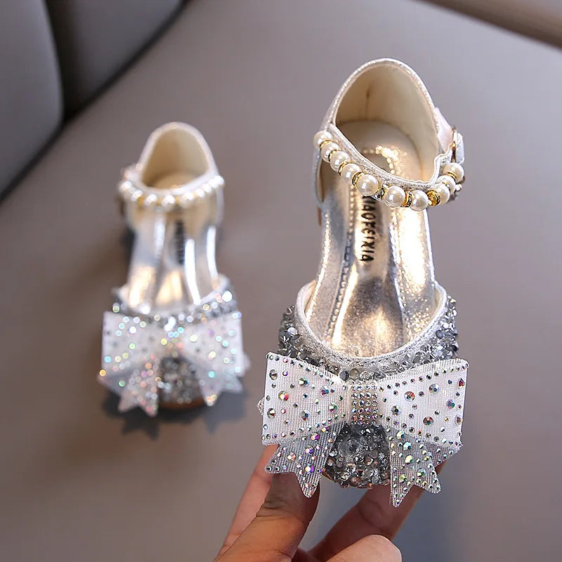 ✨ Girls Princess Sandals – Rhinestone & Sequin Bow Dress Shoes (Flat Heel) | صندل أميرة للبنات – فيونكة لامعة بحبات كريستال وكعب مسطح