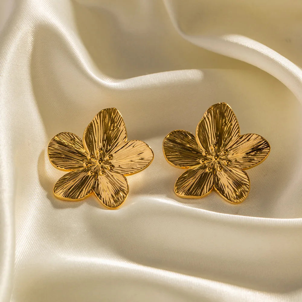 ✨ 18K Gold Plated Butterfly Stud Earrings – Waterproof Stainless Steel Charm Jewelry 🔷 أقراط ستد فراشة مطلية بالذهب عيار 18 – إكسسوار مقاوم للماء عالي الجودة من الستانلس ستيل