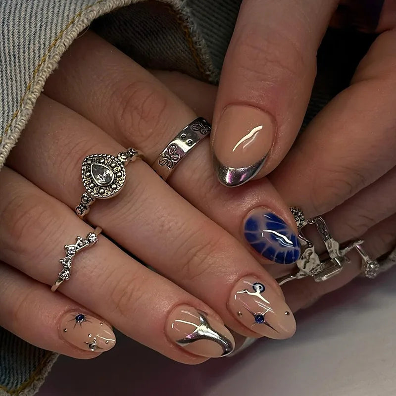 24 قطعة أظافر صناعية بشكل لوزي مع لاصق وديكور فضي – 24Pcs Almond Shape Fake Nails with Glue & Silver Bow Design