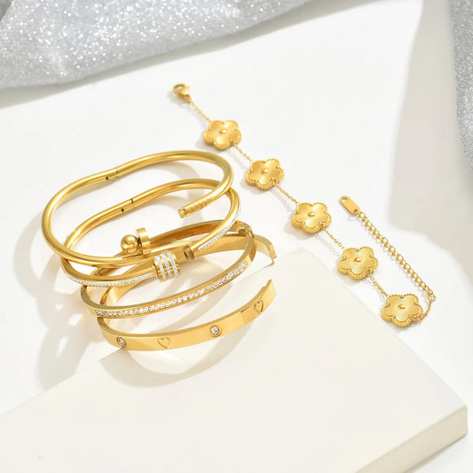 UILZ Stainless Steel Lucky Four-Leaf Clover Bracelet – Fashion Gold Nail Bangle for Women | سوار نسائي فاخر من الفولاذ المقاوم للصدأ بتصميم مشبك وحظ البرسيم – من UILZ بتصميم عصري ذهبي