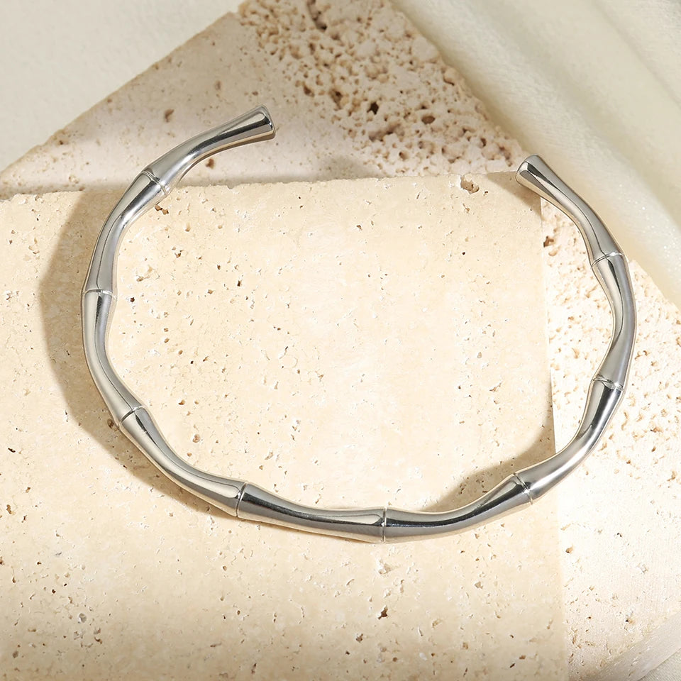✨ Bamboo Shape Stainless Steel Bracelet – Unisex Gold & Silver Smooth Finish 🔷 سوار أنيق بتصميم الخيزران من الستانلس ستيل – للنساء والرجال بلون ذهبي وفضي