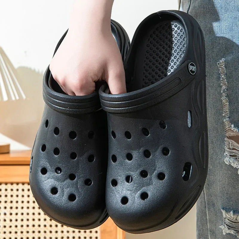 Unisex Summer Hole Sandals – Lightweight Waterproof Beach Clogs for Couples | صنادل صيفية مخرمة للرجال والنساء – خفيفة ومقاومة للماء مناسبة للأزواج على الشاطئ