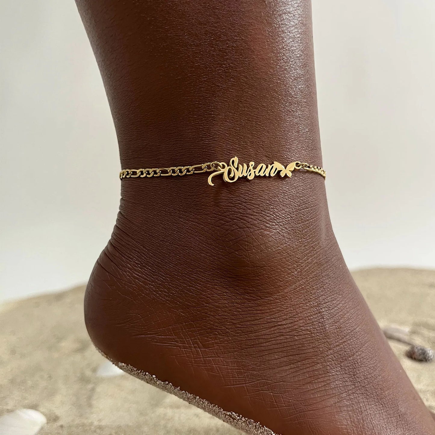 Vnox Personalized Name Anklet – Custom Gold Stainless Steel Chain Bracelet for Women | خلخال مخصص باسم من Vnox – سلسلة من الستانلس ستيل الذهبي بتصميم شخصي أنيق للنساء
