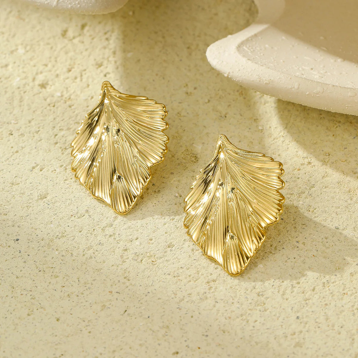 ✨ 18K Gold Plated Butterfly Stud Earrings – Waterproof Stainless Steel Charm Jewelry 🔷 أقراط ستد فراشة مطلية بالذهب عيار 18 – إكسسوار مقاوم للماء عالي الجودة من الستانلس ستيل