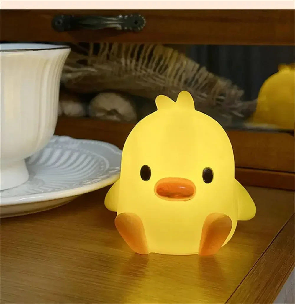 Little Yellow Duck Night Light – Cute Cartoon Bedside Lamp for Kids | مصباح بطة صفراء صغيرة ليلي – لمبة كرتونية لطيفة بجانب السرير للأطفال