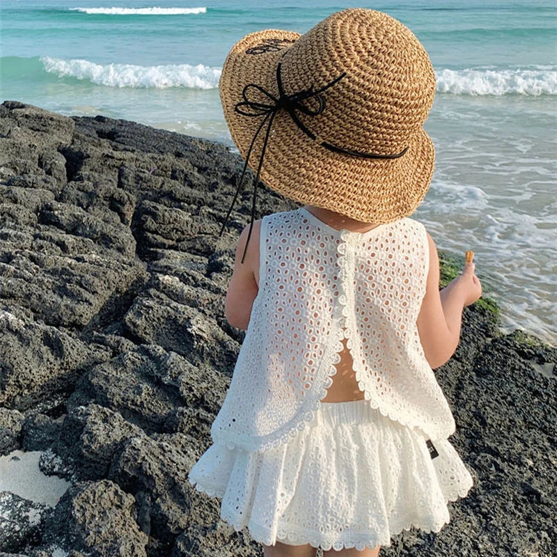 🌼 Girls 2024 Summer Lace Outfit Set – Sleeveless Top + Shorts | طقم صيفي بناتي 2024 – بلوزة دانتيل بدون أكمام + شورت أنيق للبنات الصغيرات