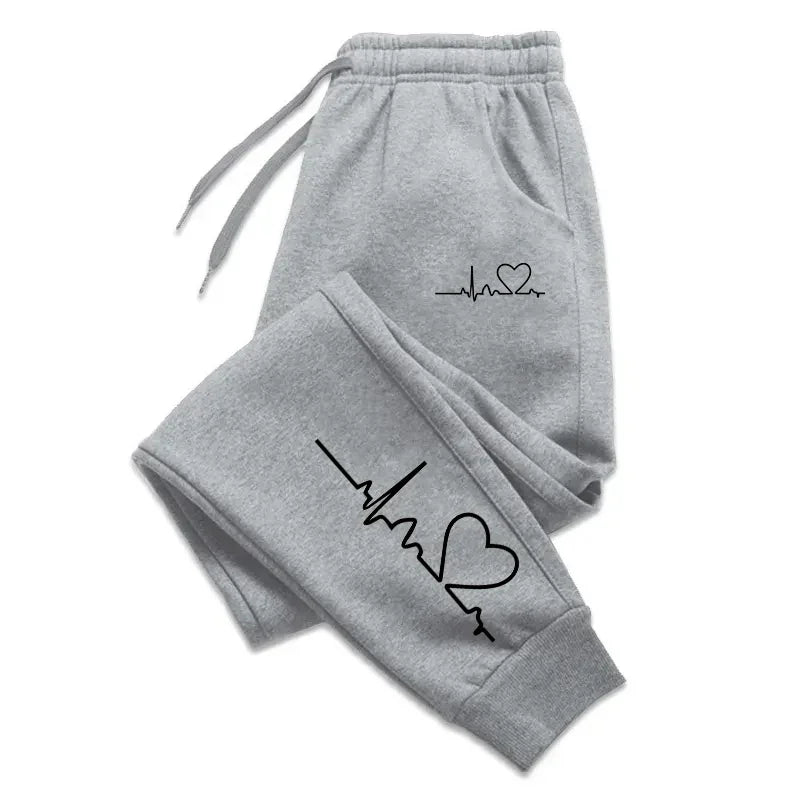 Women’s Heart Print Jogging Sweatpants – High-Quality Casual Fitness Tracksuit Trousers | بنطال رياضي نسائي بطبعة قلب – بجودة عالية للمشي والرياضة والإطلالات اليومية