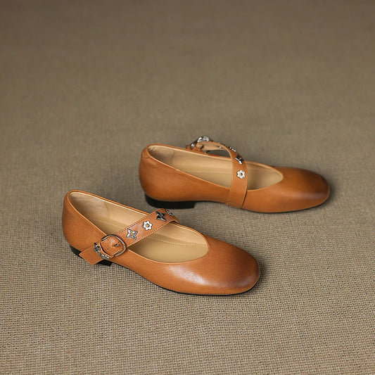 Women’s Genuine Leather Mary Jane Loafers – 2cm Low Heel Buckled Moccasin Pumps for Casual & Office Wear | أحذية ماري جين نسائية من الجلد الطبيعي – كعب منخفض 2 سم بتصميم موكاسين مع إبزيم أنيق للمكتب والاستخدام اليومي