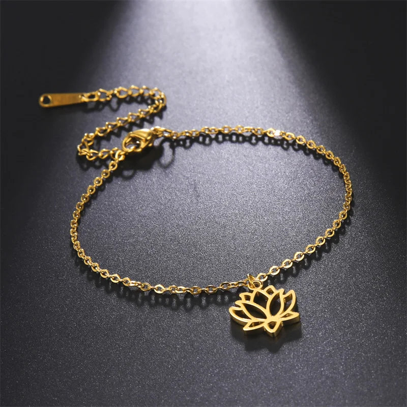 ✨ Gold Lotus Flower Anklet – Stainless Steel Foot Bracelet for Women 🔷 خلخال زهرة اللوتس بلون ذهبي – سلسلة كاحل من الستانلس ستيل للنساء