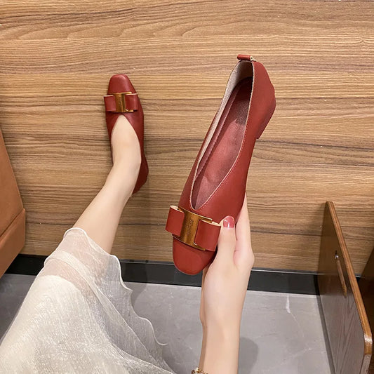 👞 Summer Women’s Low Heel Oxford Shoes – Square Toe, Metal Accent, Soft Leather | حذاء نسائي صيفي بكعب منخفض – مقدمة مربعة – جلد ناعم وزينة معدنية