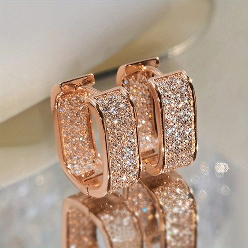 ✨ Huitan Korean CZ Paved Hoop Earrings – Gold/Silver Simple Fashion Jewelry 🔷 أقراط هويتان الكورية بحلقات مرصعة بالزركون – بلون ذهبي أو فضي، تصميم بسيط وأنيق