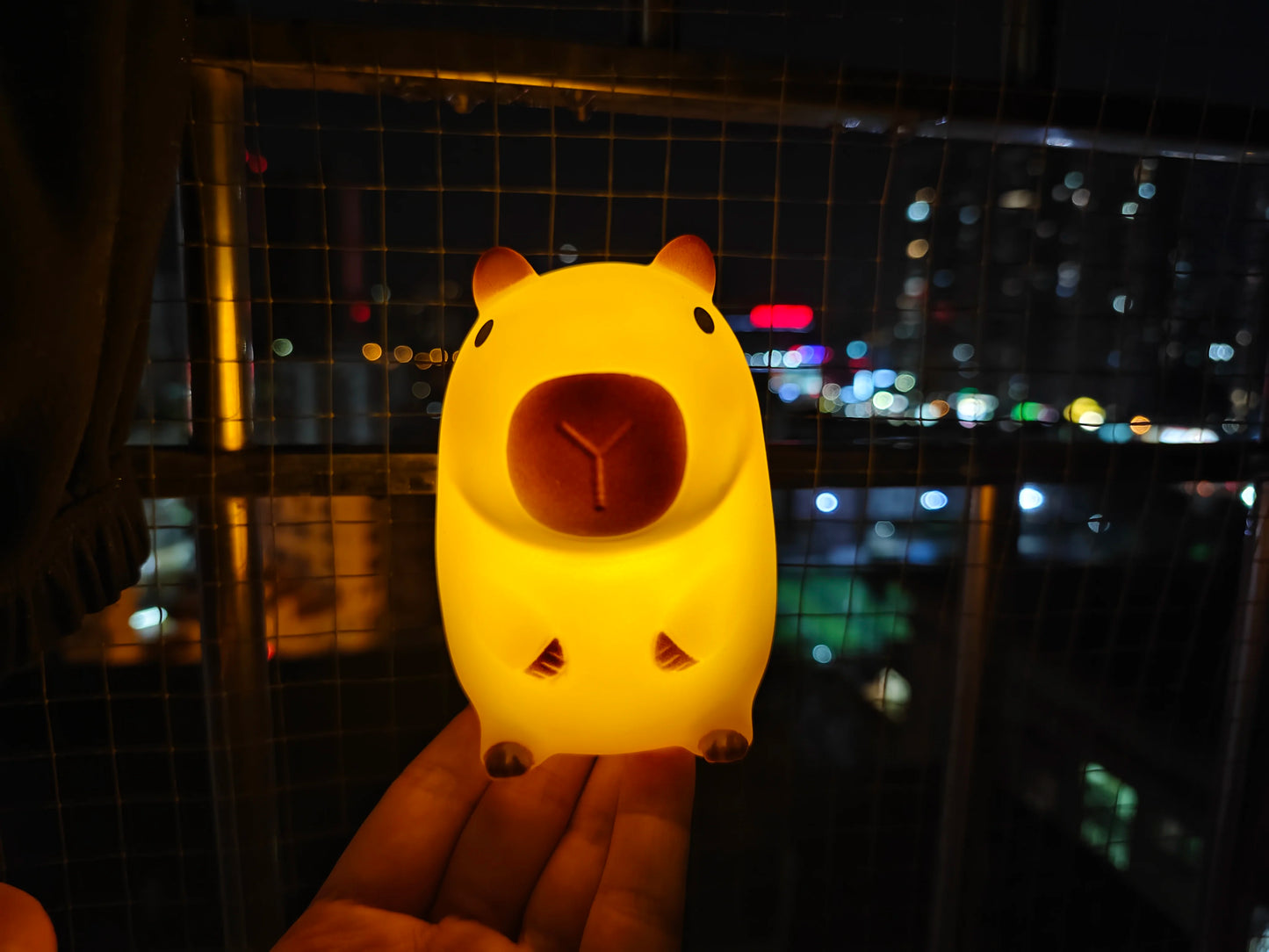 ✨ Cute Capybara Night Light 🐾 – Soft Silicone Cartoon Lamp for Kids | 🌙 مصباح كابيبارا ليلي لطيف – لمبة كرتونية من السيليكون للأطفال