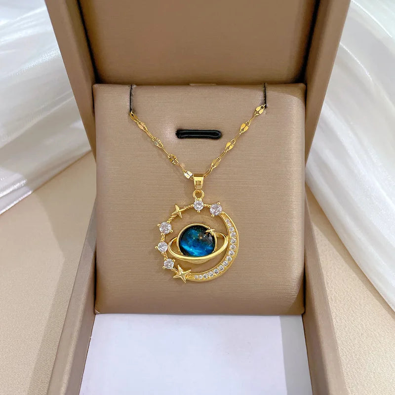 🌟 Light Luxury Astronaut Planet Necklace for Women | قلادة فاخرة بتصميم رائد فضاء وكواكب للنساء