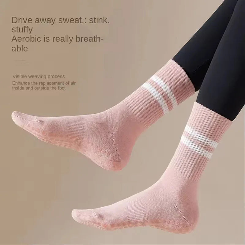 🧦 3-Pair Female Pilates/Yoga Anti-Slip Socks | ٣ أزواج جوارب نسائية لليوغا والبيلاتس ضد الانزلاق