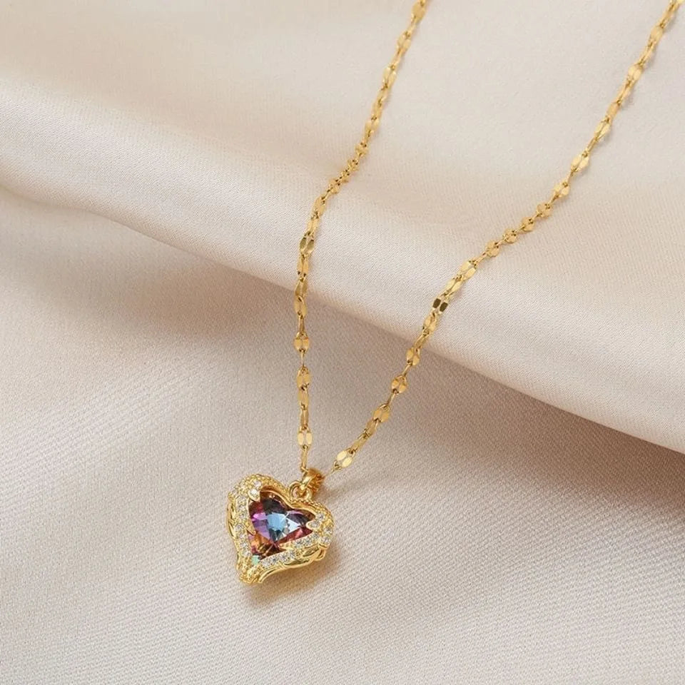 ✨ Ocean Heart Crystal Pendant Necklace – Luxury Colorful Stainless Steel Jewelry 🔷 قلادة قلب المحيط الكريستالية الفاخرة – تصميم ملون من الستانلس ستيل للنساء
