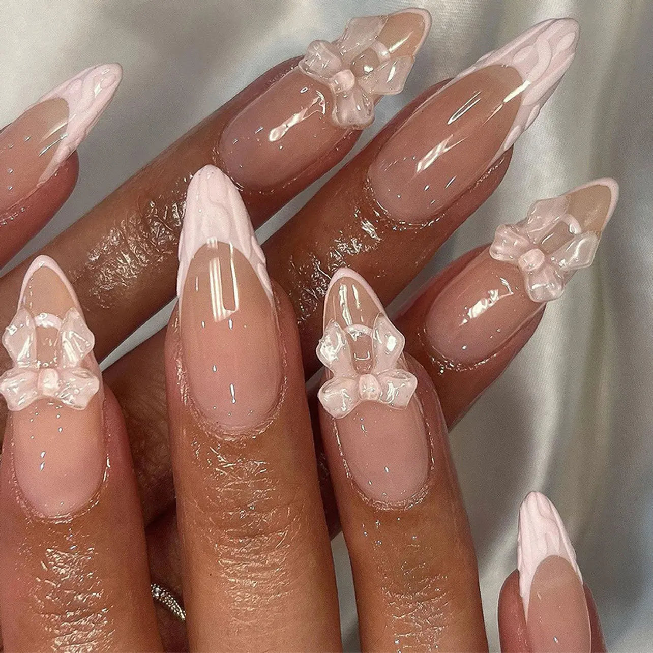 24pcs Sweet Detachable False Nails with Bowknots & Pearls – أظافر صناعية فاخرة قابلة للفك مزينة بفيونكات ولؤلؤ